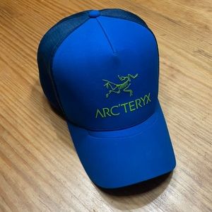 Arc’teryx logo trucker hat